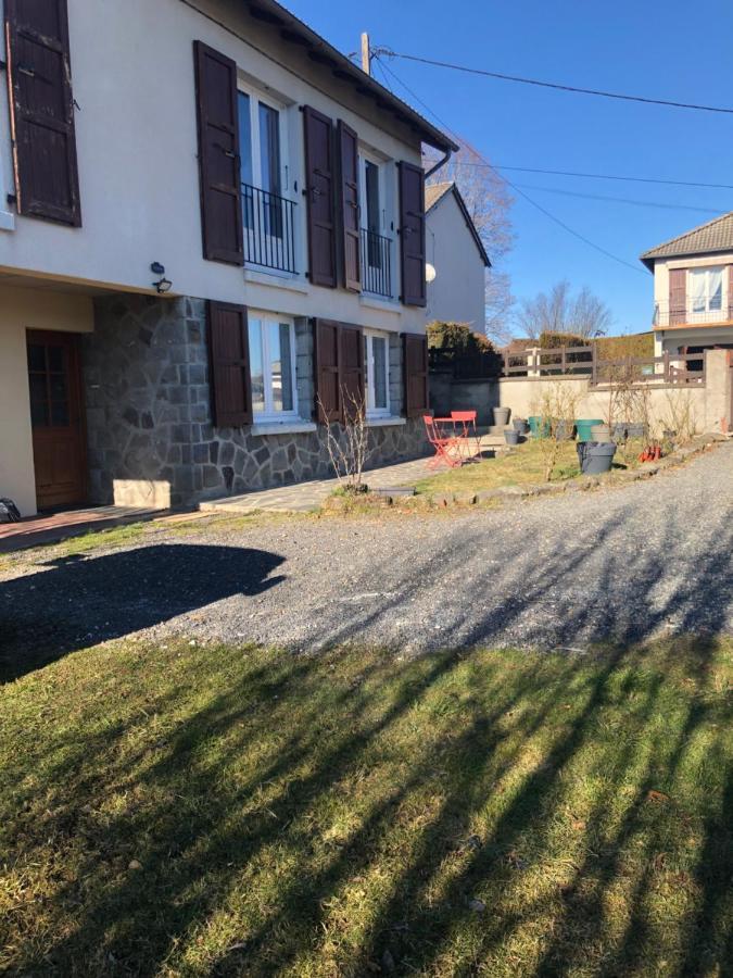 Studio 40M2 Plein Pied Avec Parking Jussac Exterior photo
